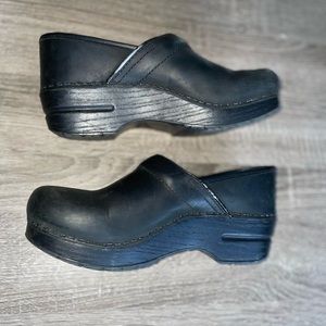 Dansko Clogs 7.5-8 - Oiled Black EU 38 (7.5-8)